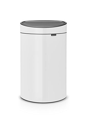 El moderno cubo de basura blanca de 40 litros