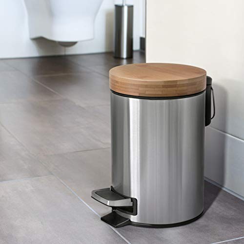 Diseña cubos de basura para el baño o el retrete